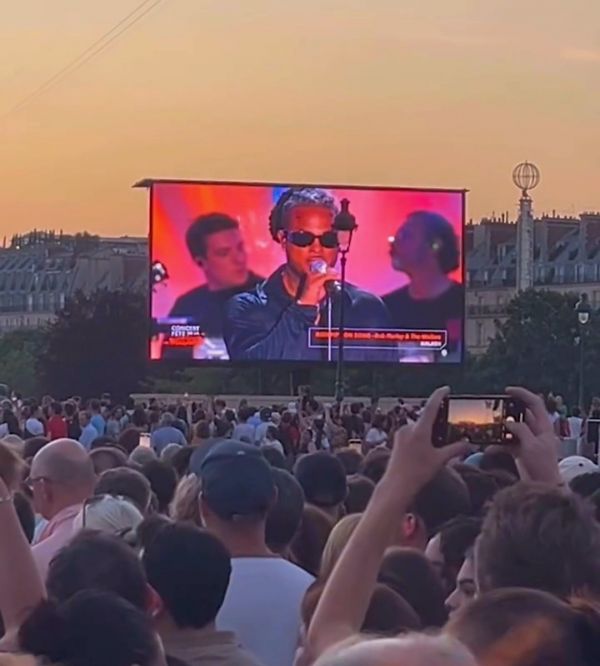Fête de la musique à Paris…Kalash chante du Bob Marley