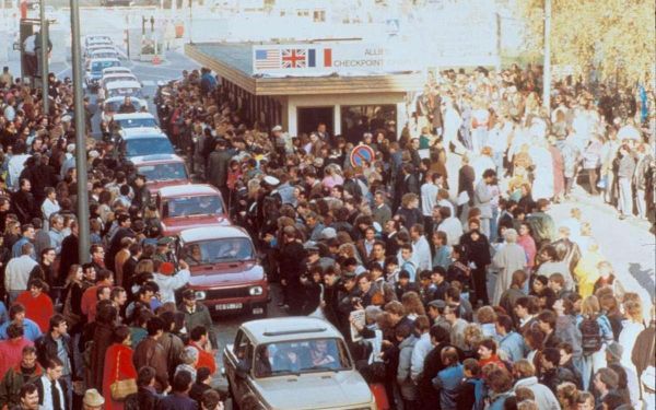 L'éphéméride du 22 juin : il y a 35 ans, la disparition à Berlin de « Checkpoint Charlie », un point de passage entre l'Allemagne de l'Est et de l'Ouest depuis 1961