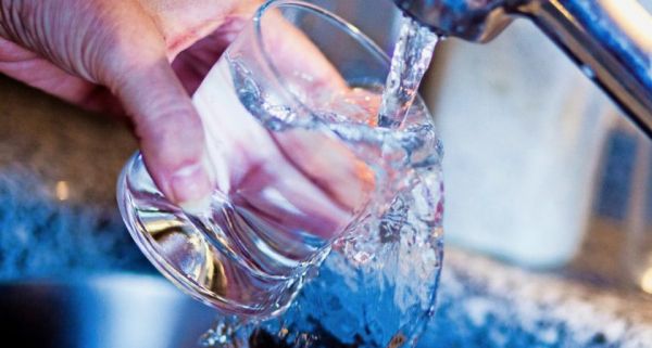 Pétitions : la carafe d'eau plus forte que la retraite