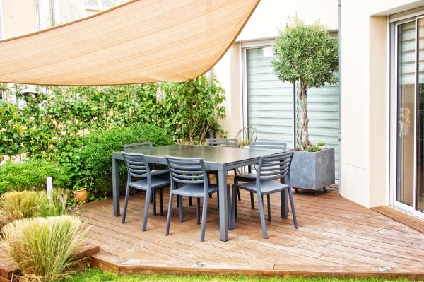 L'alternative révolutionnaire aux parasols : découvrez la voile Ikea à moins de 30 € qui change tout