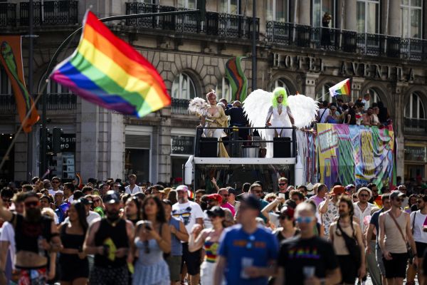 Lisbonne: Des milliers de personnes défilent pour l'EuroPride