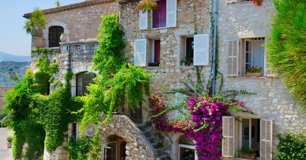 Ce joyau médiéval de la Côte d'Azur pourrait décrocher le titre de village préféré des Français