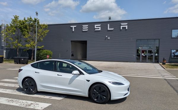 On a passé deux semaines en Tesla Model 3 d'occasion : ce qu'on a apprécié et ce qui nous a agacés
