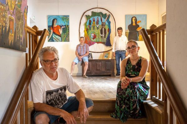 « On est très loin de l'art contemporain commercial »: Les arts singuliers Pluri'Elles investissent la maison du patrimoine de Tusson