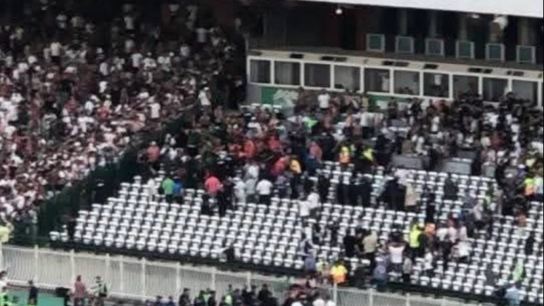 Drame en marge d'un match de foot : un mort et 11 blessés après l'effondrement d'une barrière en tribune après le titre du MC Alger