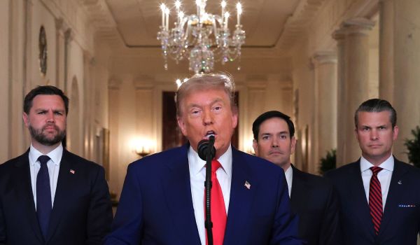 En bombardant l'Iran, Donald Trump fait le pari hasardeux de la force