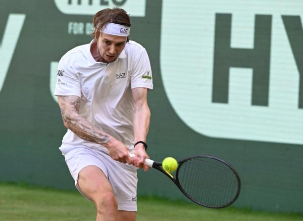 « Espérons que ce soit mon jour de chance », Bublik lance la finale contre Medvedev à Halle