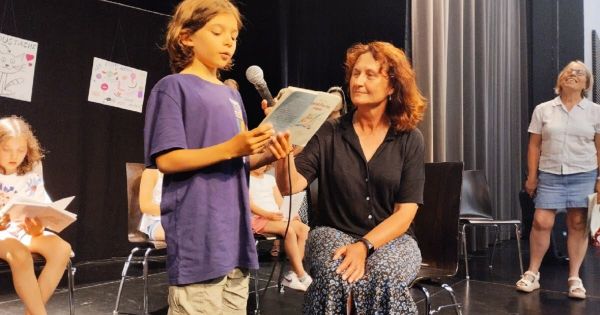 Photos. Éloyes : les élèves du secteur montent sur scène pour des jeux de lecture à haute voix