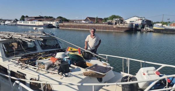 Côte-d'Or. Il tirait son bateau avec une corde : le "naufragé du canal de Bourgogne” est arrivé à Saint-Jean-de-Losne