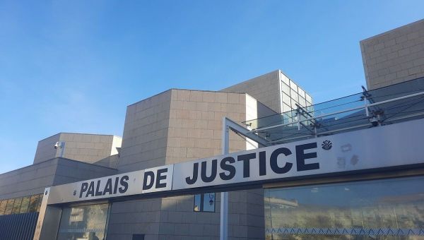 Féminicide à Cavaillon : un homme jugé pour avoir tué sa compagne d'au moins 25 coups de couteau