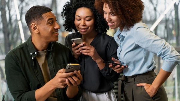 Actualité : Forfait mobile 100 Go 5G à 6,99 €/mois : qui choisir entre Cdiscount Mobile et RED by SFR ?