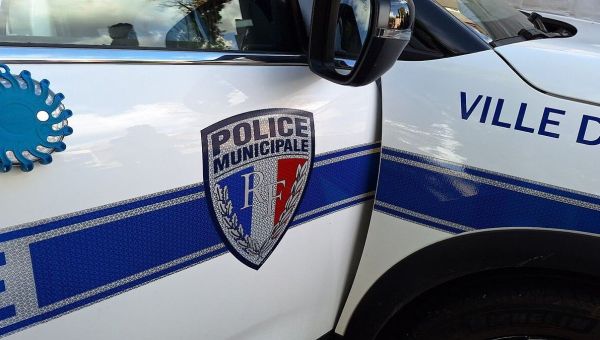 Metz : la police municipale sauve un chien de l'asphyxie, laissé à l'abandon dans un véhicule