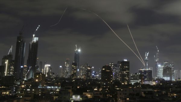 L'Iran tire 30 missiles sur Israël, dit la télévision d'Etat