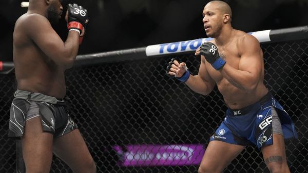 Stéroïdes, délits de fuite, violences conjugales : la vie chaotique d'une légende du MMA, qui annonce la fin de sa carrière