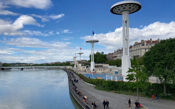 Un peu de fraîcheur grâce aux piscines de Lyon