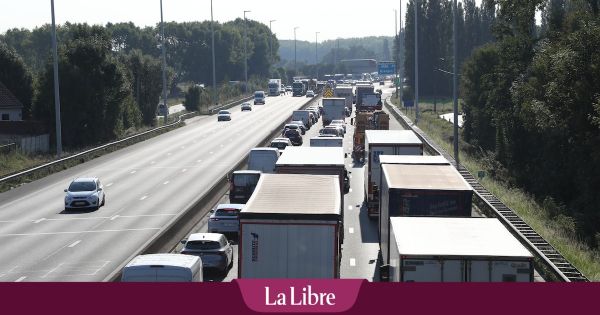 Un mort et un blessé grave dans un accident sur l'E40 vers la Côte, la circulation à l'arrêt