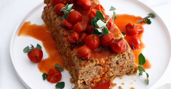 Terrine d'été à la viande et à la tomate