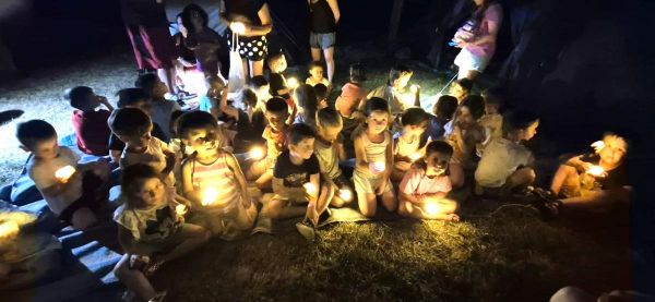 Nuit magique sur les traces du lutin : à Balzac, des petits aventuriers ont passé la nuit en camping à l'école