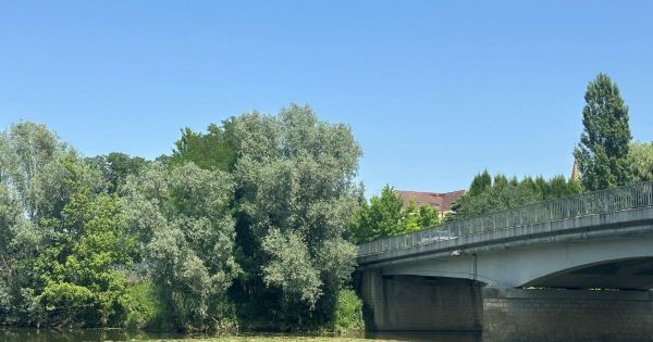 Louhans. Ivre, il loupe l'entrée du pont de Bram et termine dans la Seille