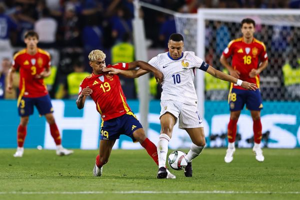Real Madrid, FC Barcelone : Mbappé et Yamal se mangent un tacle venu du cinéma !