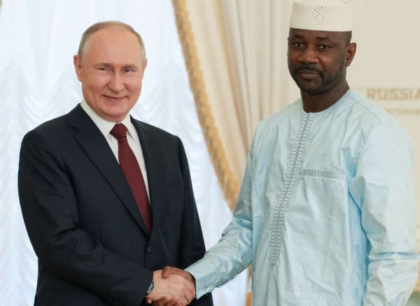 Le chef de la junte malienne en visite en Russie