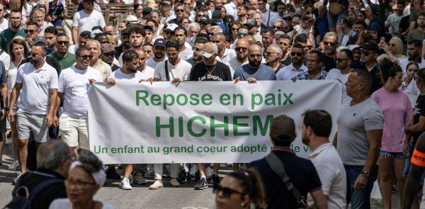 Meurtres racistes mis en scène sur les réseaux sociaux : le droit des médias doit s'imposer aux plateformes