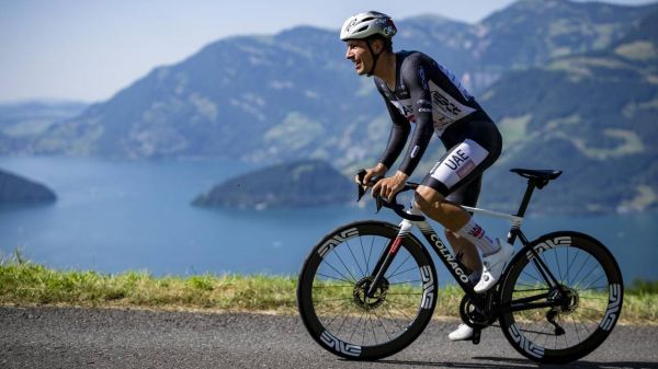 Joao Almeida remporte le Tour de Suisse, devant des coureurs inquiets pour leur avenir
