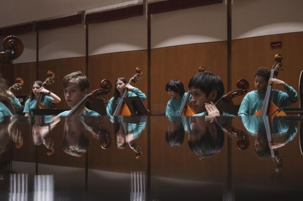 Sur la scène de l'Opéra de Paris, des jeunes musiciens expérimentent la vie d'orchestre
