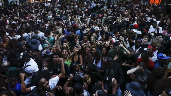 « Il a suffi de deux écervelés » : des spectatrices victimes de piqûres lors de la fête de la musique à Brunoy