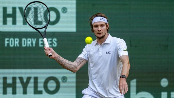 "J'espère que tu seras dans le tableau d'Alcaraz à Wimbledon", le souhait de Medvedev pour Bublik après sa défaite à Halle