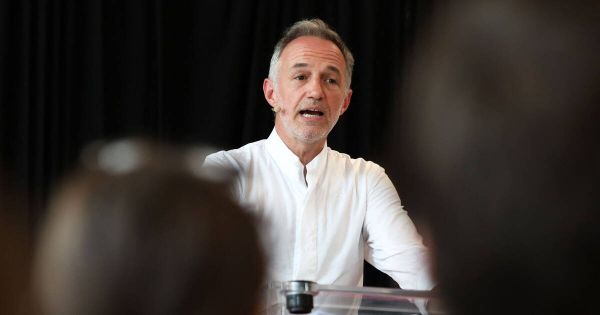 Municipales : à Paris, Emmanuel Grégoire achève sa campagne pour l'investiture socialiste avec un dernier meeting