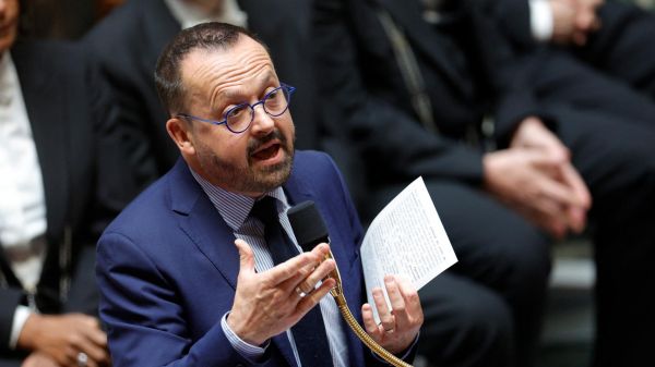 Après les intoxications dans l'Aisne, dues à E. Coli, le ministre de la Santé Yannick Neuder fait le point