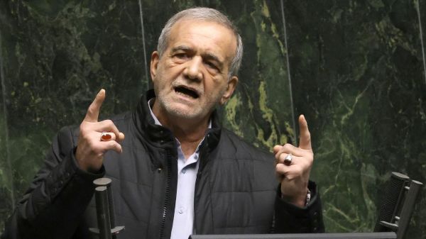 Après les frappes américaines, le président iranien filmé dans une manifestation hostile aux États-Unis