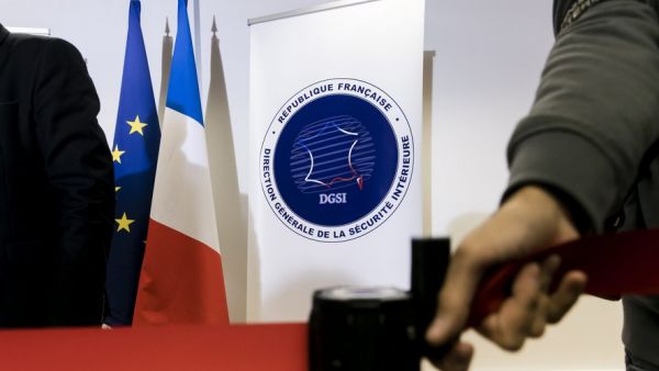 Menace terroriste : un jeune de 17 ans arrêté, il projetait des "attentats contre des lieux de culte, des sex-shops et des événements festifs" au nom de l'État islamique