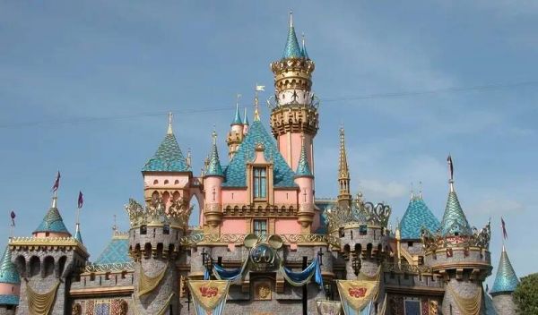 Faux mariage à Disneyland avec une enfant: deux suspects déférés lundi à Meaux