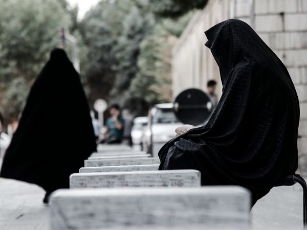 Diffamations contre une femme en niqab : la justice sanctionne sévèrement les accusés
