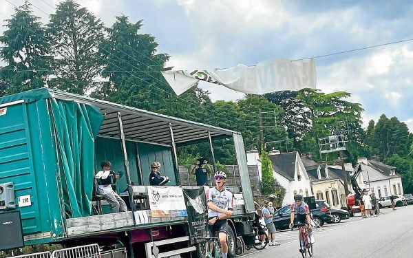 « J'avais des superbes jambes, je suis trop content » au sprint, Rafe Cushway s'adjuge le championnat du Morbihan de l'Avenir
