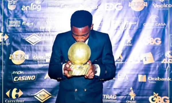 National Foot : Derrick Assoumou décroche le Ndambo d'Or 2025