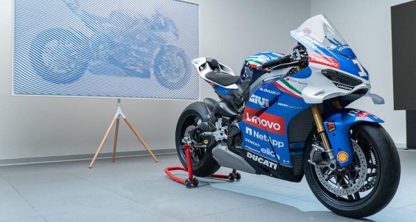 Et la Ducati Panigale V4 Tricolore Italia devient oeuvre d'art