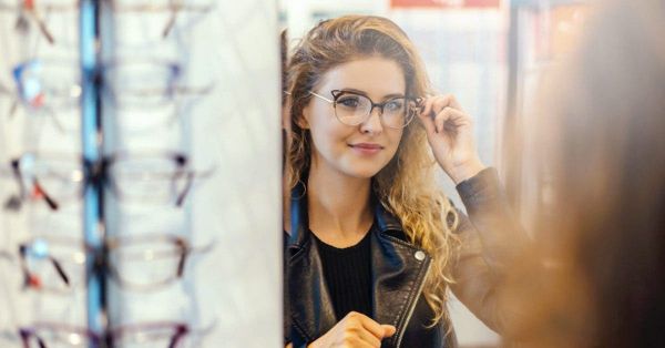 Comment bien choisir ses lunettes de vue : conseils d’expert pour une vision optimale