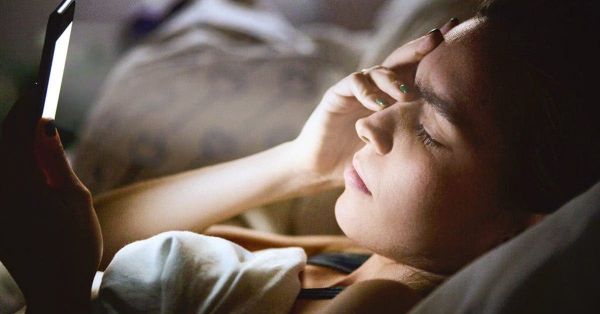 Comment protéger ses yeux face à l’exposition croissante à la lumière bleue ?
