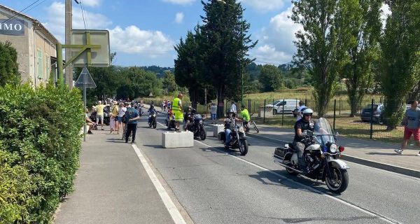 1 500 motards réunis pour un vibrant hommage à Coluche