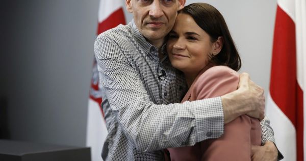 Le Bélarus libère un opposant et 13 autres prisonniers politiques