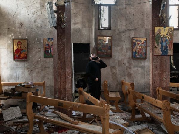 « Il n'y avait personne pour protéger nos enfants » : après l'attentat à Damas, les larmes et la colère des chrétiens
