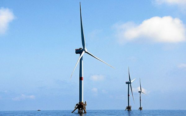 Lancement officiel du premier parc éolien flottant en France, sur les côtes des Bouches-du-Rhône
