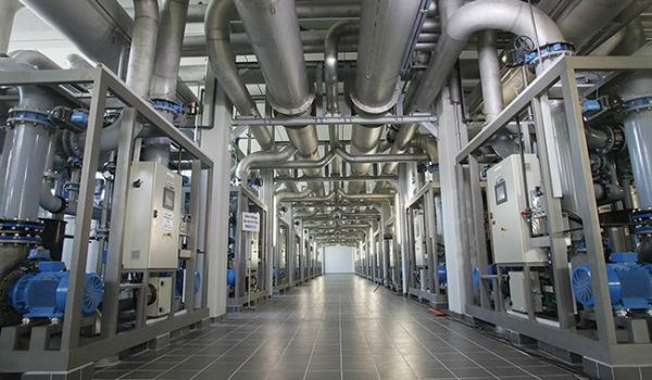 Île-de-France : faut-il traiter l'eau du robinet ou dépolluer les sources ?
