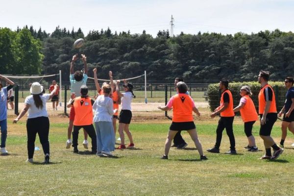 Ils décrochent un travail en jouant au rugby : découvrez ce job dating qui casse les codes