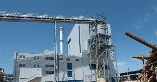 Vosges. À Golbey, la plus grosse chaudière biomasse de France avale 50 camions de bois par jour