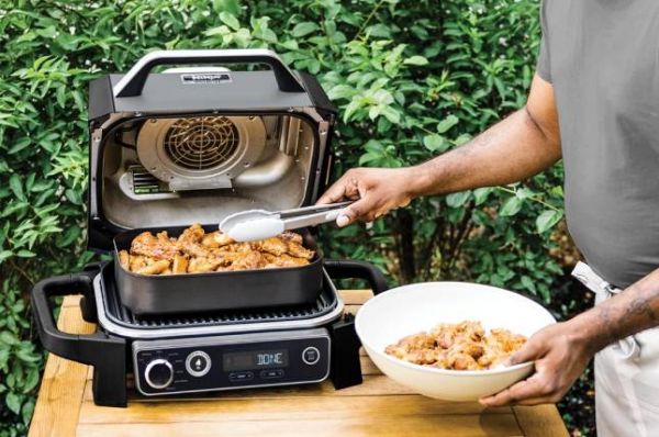 "Les grillades sont divines avec un bon goût de feu de bois" : ce barbecue Ninja aux 1500 avis positifs passe sous la barre des 300 euros (-19%)