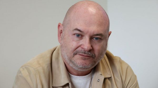 « Hanouna n'attend que mes photos » : la maître chanteuse présumée de Cauet jugée au tribunal